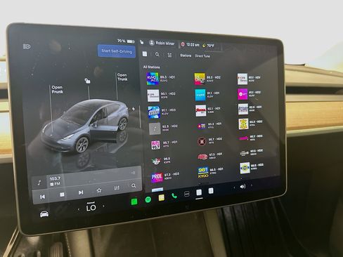 Used 2025 Tesla Model Y Long Range AWD/4WD image 21