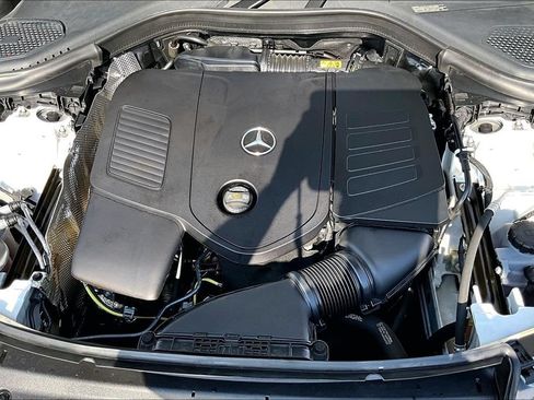 Used 2024 Mercedes-Benz GLC 300 4MATIC image 34