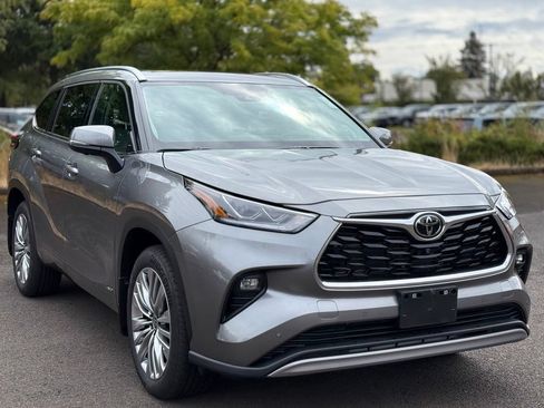 Used 2026 Toyota Highlander Platinum AWD/4WD image 7