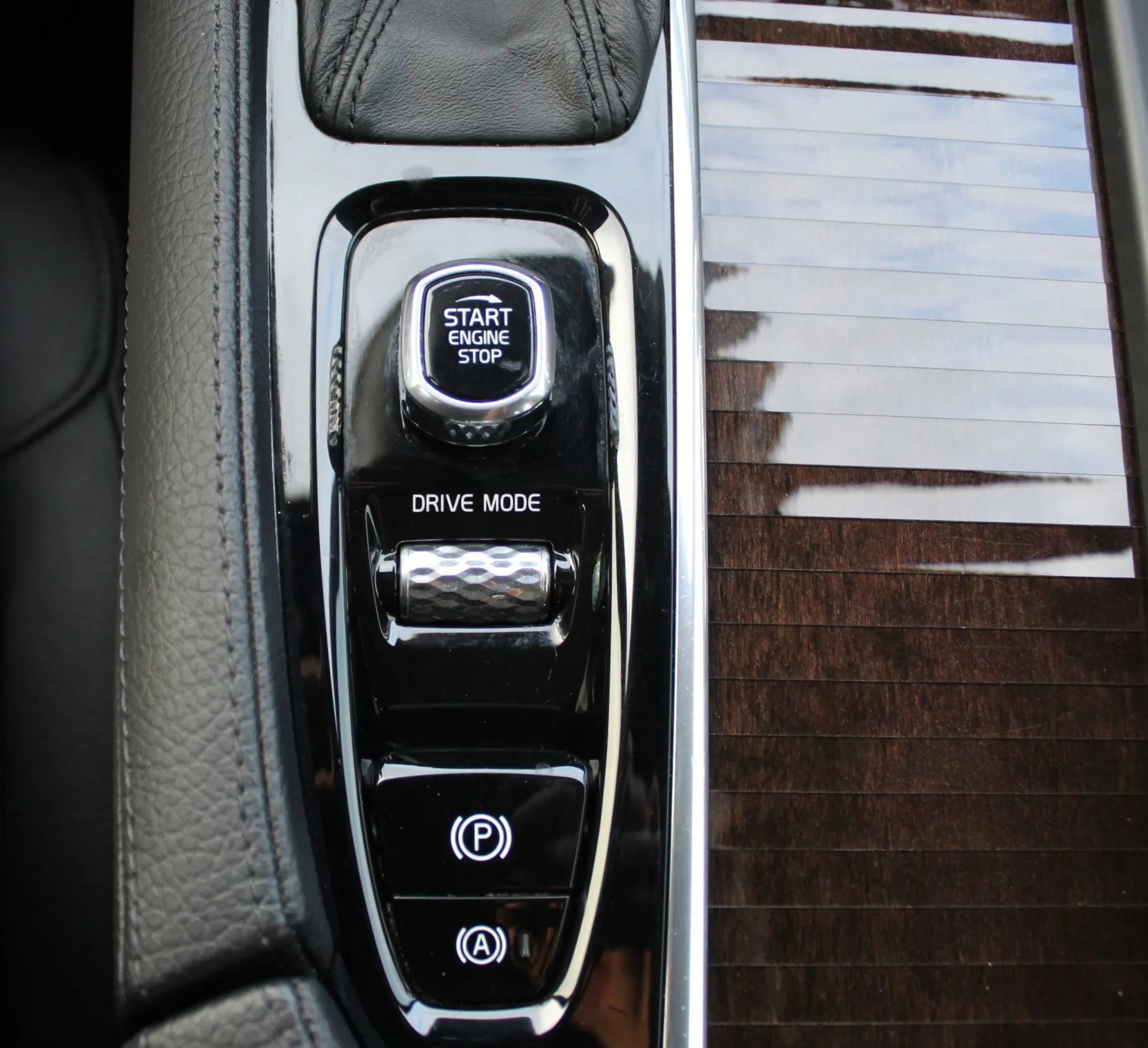Used 2018 Volvo S90 T6 Momentum w/ Convenience Package AWD/4WD image 17
