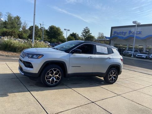 Used 2025 Jeep Compass Limited AWD/4WD image 5
