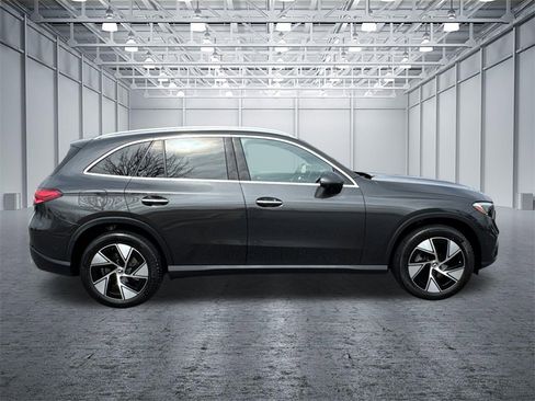Used 2024 Mercedes-Benz GLC 300 4MATIC image 8