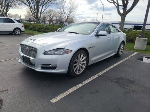 Used 2018 Jaguar XJ R-Sport image 2