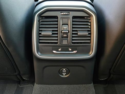 Used 2025 Porsche Macan image 32