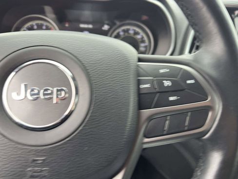 Used 2019 Jeep Cherokee Limited image 27