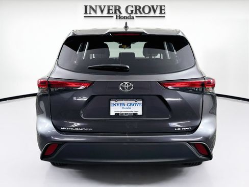 Used 2023 Toyota Highlander LE AWD/4WD image 6