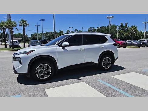 Used 2024 Nissan Rogue SV FWD image 25