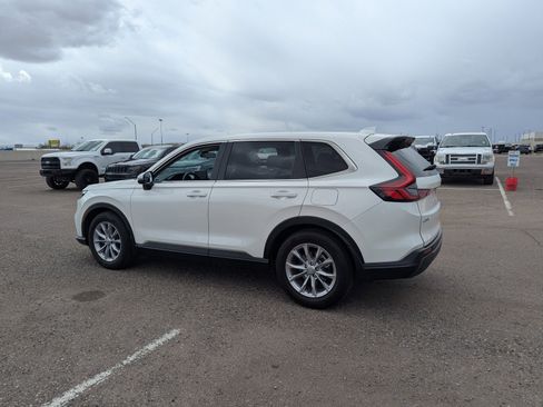 Used 2024 Honda CR-V EX image 3