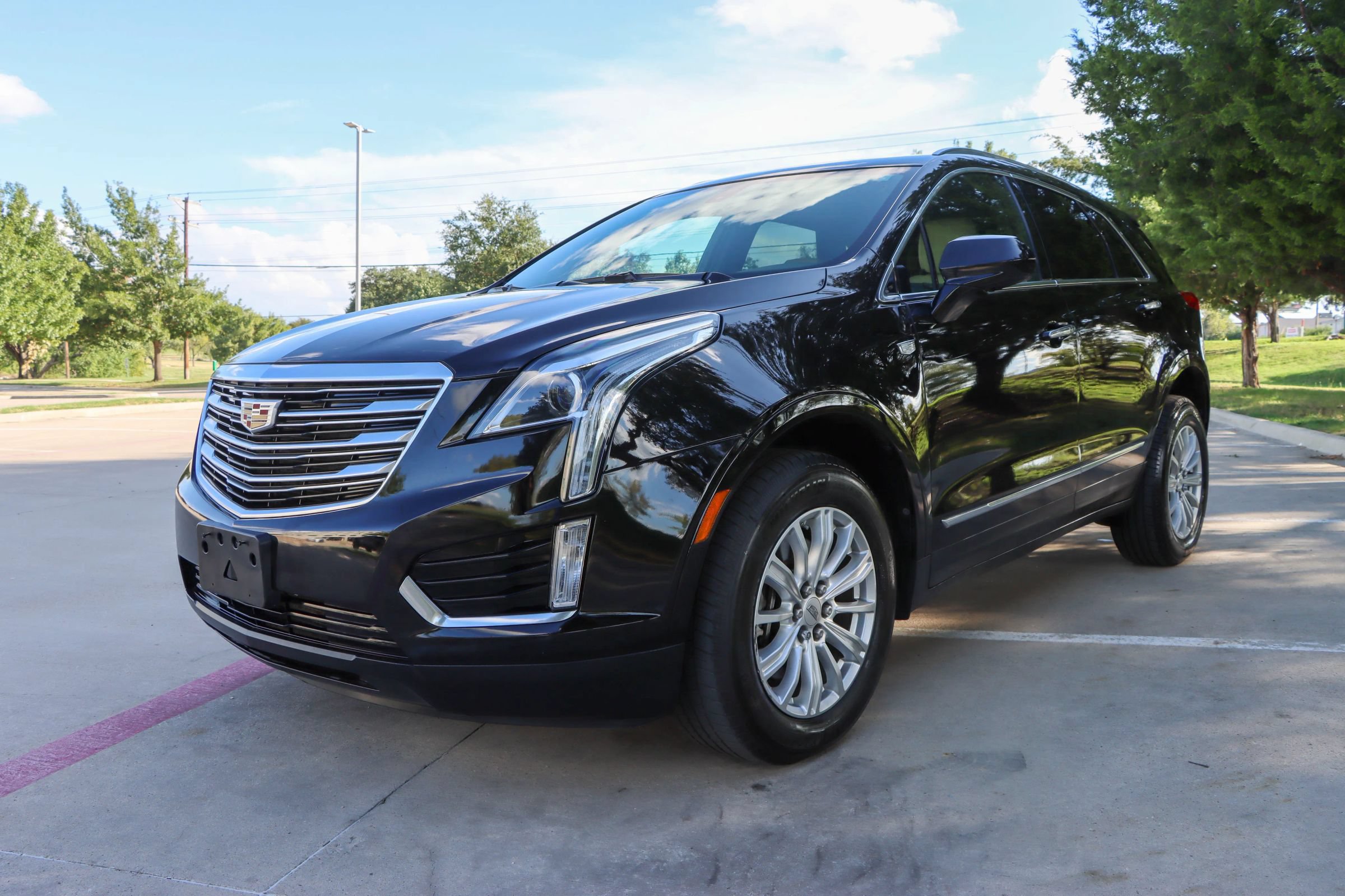 Used 2019 Cadillac XT5 FWD image 3