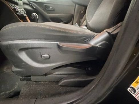 Used 2019 Chevrolet Trax LT FWD image 15