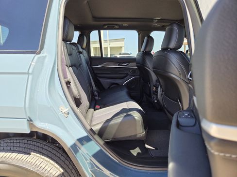 New 2026 Jeep Grand Cherokee Limited AWD/4WD image 17