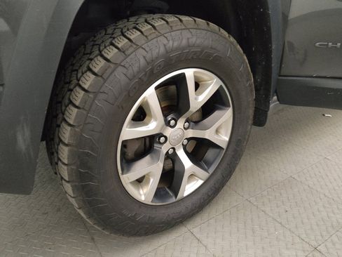 Used 2014 Jeep Cherokee Trailhawk w/ Comfort/Convenience Group AWD/4WD image 31