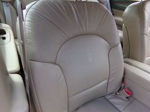 Used 2001 Lincoln Continental image 37