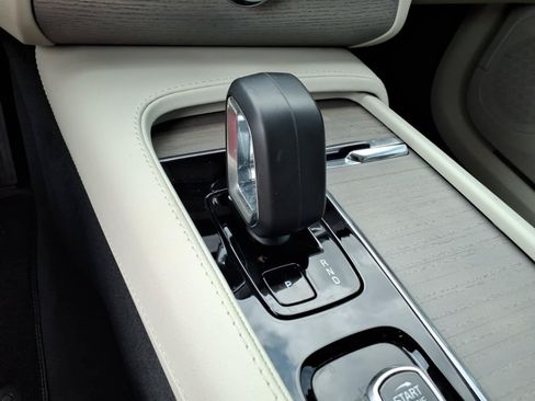 Certified 2025 Volvo XC90 B6 Plus w/ Protection Package Premier AWD/4WD image 15
