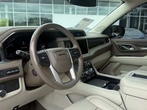 Used 2022 GMC Yukon Denali RWD image 12
