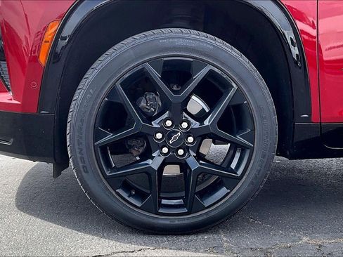 Used 2024 Chevrolet Traverse RS image 2