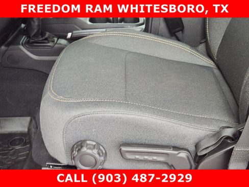 Used 2025 Jeep Wrangler Unlimited Sport AWD/4WD image 17