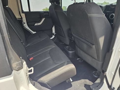 Used 2014 Jeep Wrangler Unlimited Sahara w/ Dual Top Group AWD/4WD image 9