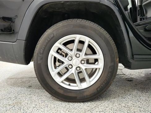 Used 2023 Jeep Grand Cherokee L Laredo image 13