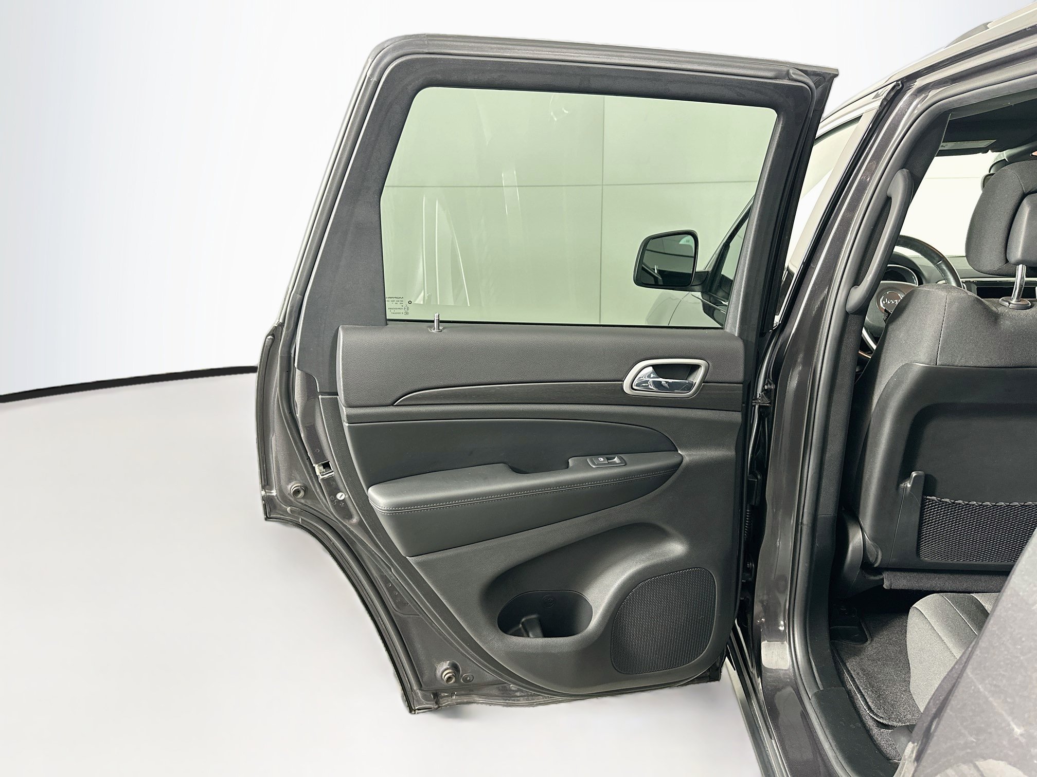 Used 2018 Jeep Grand Cherokee Laredo RWD image 26