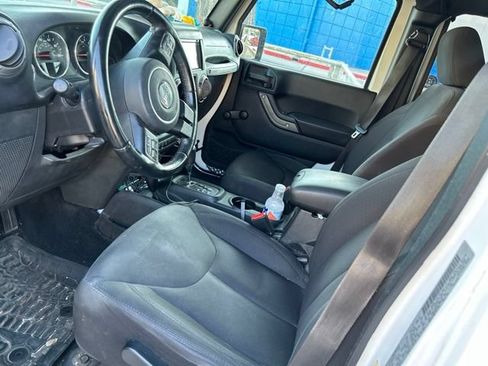 Used 2017 Jeep Wrangler Unlimited Sport w/ Connectivity Group AWD/4WD image 10