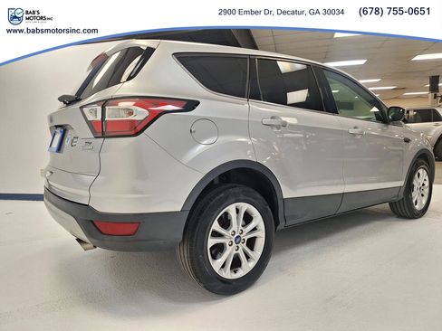 Used 2017 Ford Escape SE FWD image 4