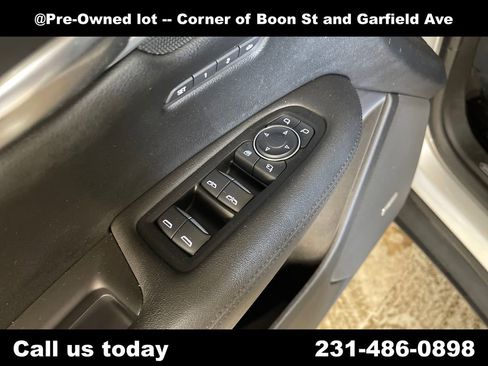 Used 2017 Cadillac XT5 Luxury w/ Driver Awareness Package AWD/4WD image 16