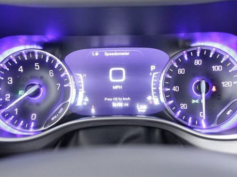 Used 2024 Chrysler Pacifica Touring-L image 26