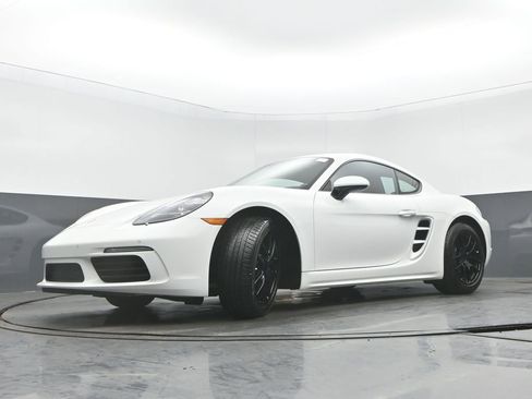 Used 2021 Porsche 718 Cayman RWD image 26
