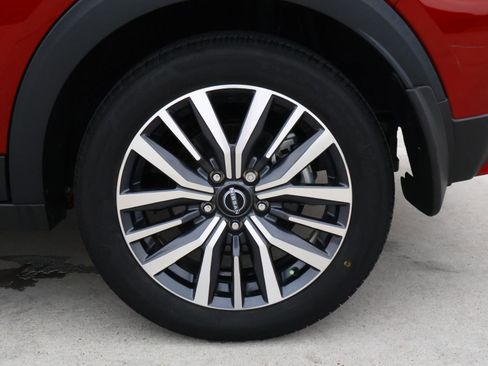 Used 2024 Nissan Kicks SV FWD image 8