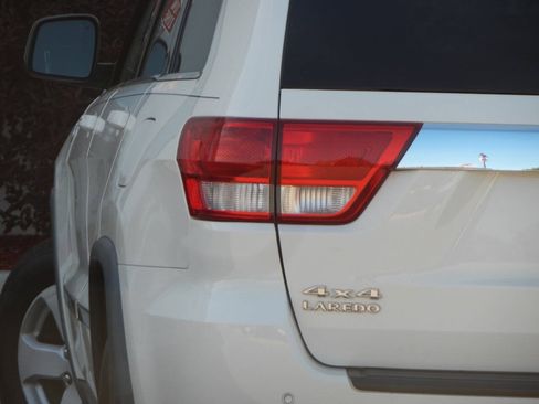Used 2011 Jeep Grand Cherokee Laredo AWD/4WD image 1