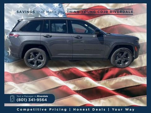 Used 2023 Jeep Grand Cherokee Altitude image 2