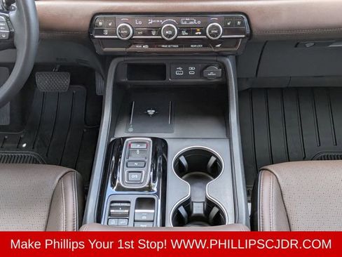 Used 2025 Honda Pilot Elite image 18