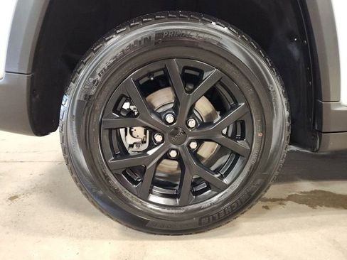 Used 2022 Jeep Grand Cherokee Limited image 30