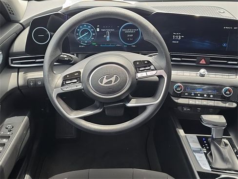 Used 2024 Hyundai Elantra Blue image 17