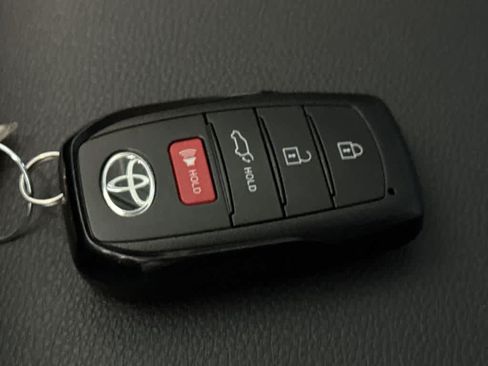 Used 2026 Toyota Corolla Cross XLE w/ Convenience Package FWD image 28