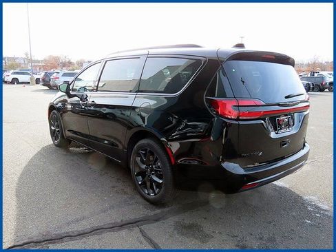 New 2026 Chrysler Pacifica Select w/ S Appearance Package AWD/4WD image 5