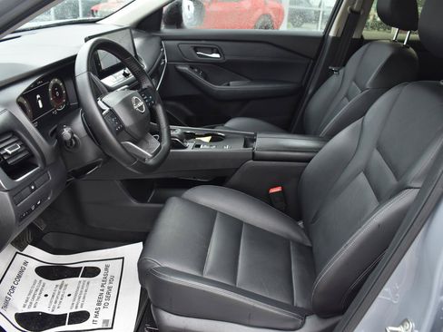 Used 2025 Nissan Rogue SL FWD image 26