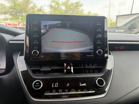 Used 2021 Toyota Corolla LE image 24