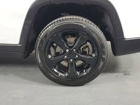 Used 2025 Jeep Grand Cherokee L Limited w/ Luxury Tech Group II image 35