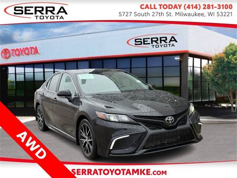 Used 2024 Toyota Camry SE image 1