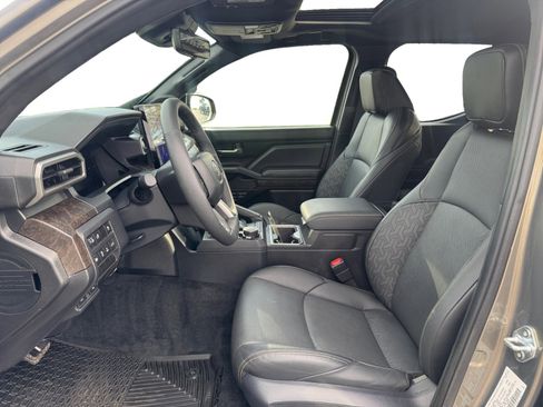 Used 2024 Toyota Tacoma Limited AWD/4WD image 10