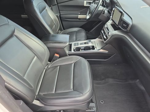 Used 2022 Ford Explorer XLT w/ Equipment Group 202A RWD image 10