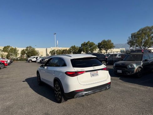 Used 2025 Mercedes-Benz GLC 350e 4MATIC image 4