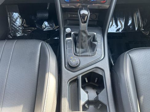 Certified 2024 Volkswagen Tiguan SE AWD/4WD image 15
