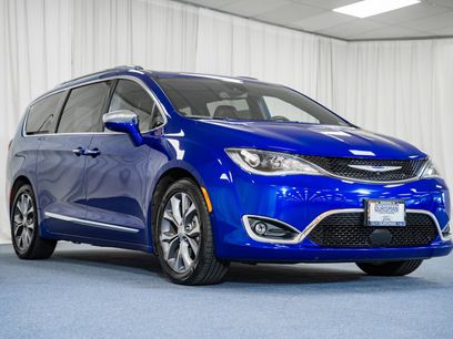 Used 2020 Chrysler Pacifica Limited w/ Tire & Wheel Group