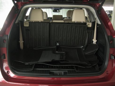 Used 2024 Toyota Highlander XLE image 23