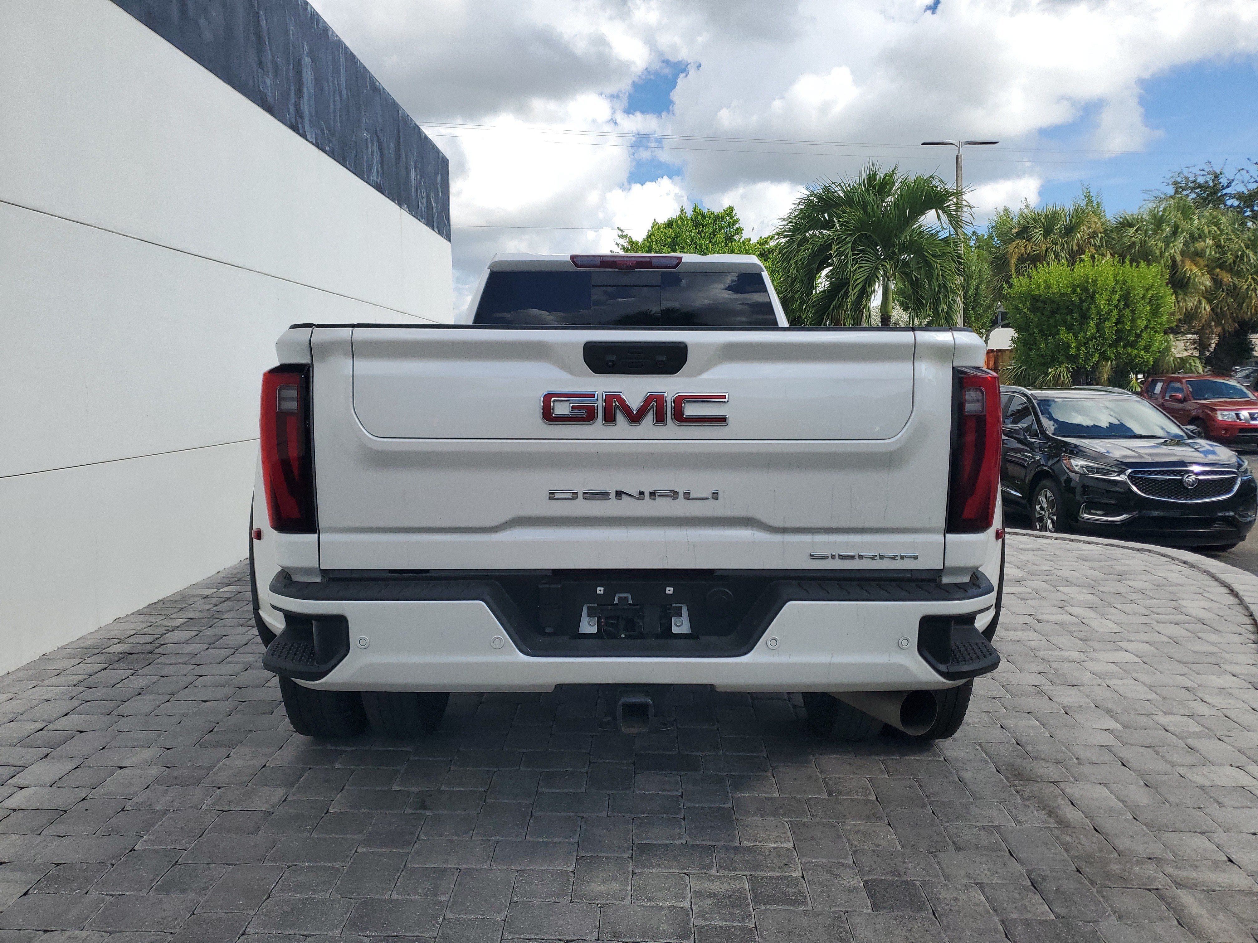 Used 2025 GMC Sierra 3500 Denali w/ Denali Reserve Package AWD/4WD image 5