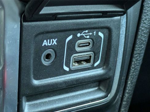 Used 2025 Jeep Wrangler Unlimited Sahara w/ Safety Group AWD/4WD image 25
