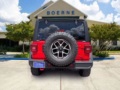 Used 2024 Jeep Wrangler Unlimited Rubicon w/ Technology Group AWD/4WD image 4
